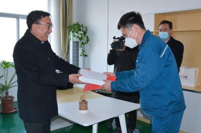 山东省潍坊市人大常委会副主任范福生莅临山东尊龙凯时药业指导慰问