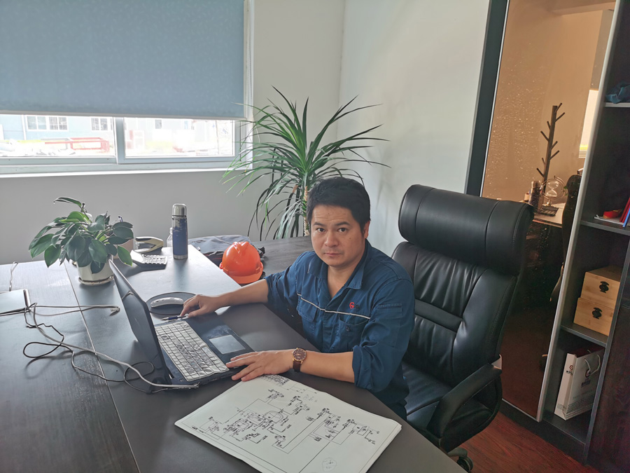 2022年度尊龙凯时医药金穗斗争者——邱财气